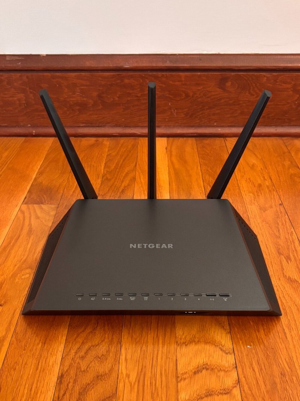 NETGEAR - Nighthawk AC1900 Smart WiFi Router (R6900P) - Picture 2 of 7